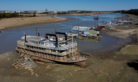 The Diamond Lady alongside smaller vessels on the drought-stricken Mississippi River last week.