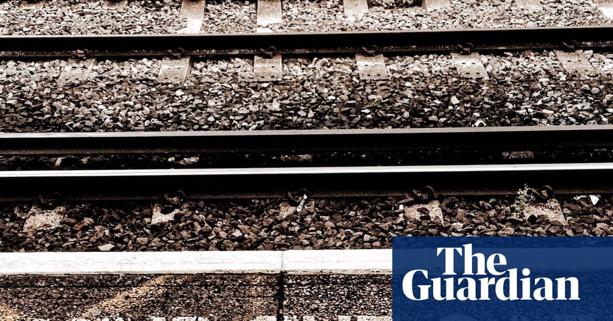 Four in five blind people struggle with gap at UK train stations, survey finds