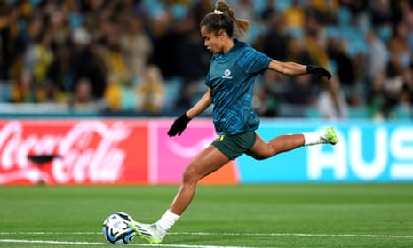 Mary Fowler warms up