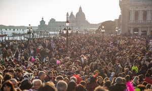 Crowds of tourists in Venice