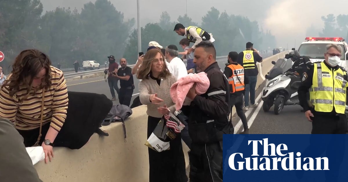Motorists abandon cars as 'worst wildfire in decades' rages near Jerusalem – video