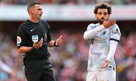 Mohamed Salah appeals to referee Michael Oliver