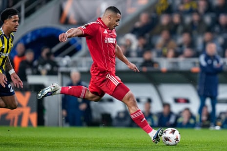 Nottingham Forest’s Murillo unleashes a piledriver into the Fenerbahce net and puts the visitors ahead.