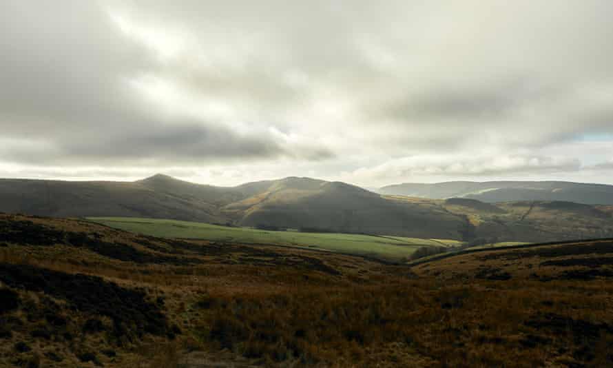 Edale Cross, looking towards Brown Knoll