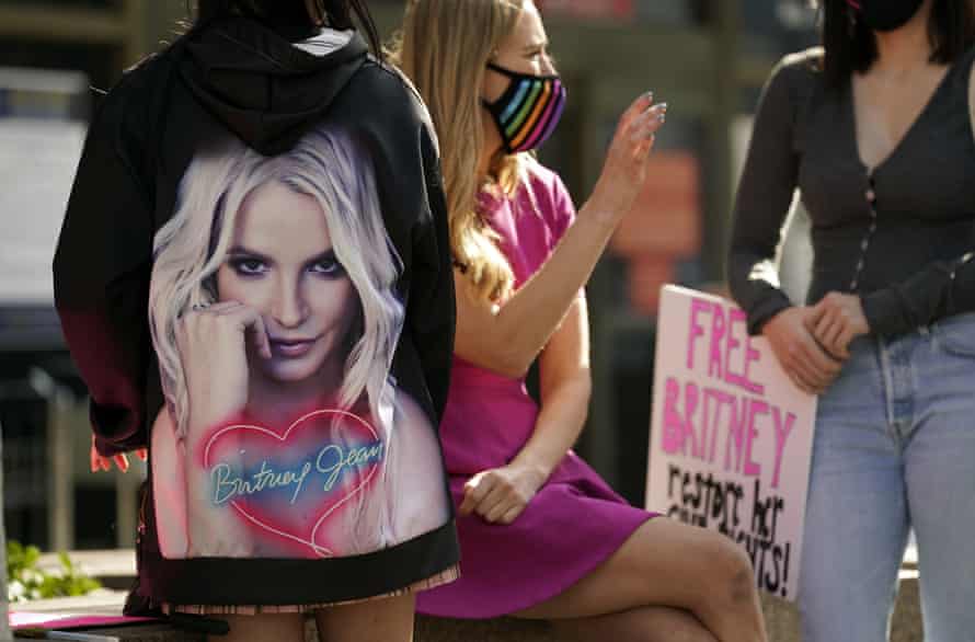 Britney Spears supporters gather before a court hearing.