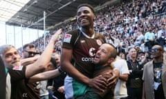 Dapo Afolayan celebrates victory and promotion to the Bundesliga with St Pauli staff