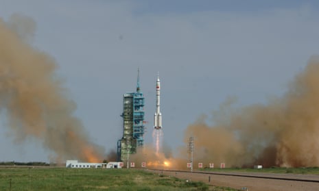 launch of China's Shenzhou X space mission