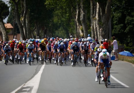 General view of the peloton in action at the start of stage 8