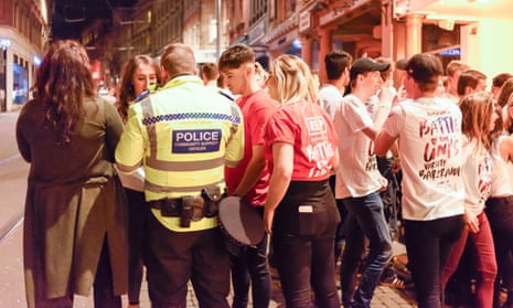 Students on Nottingham’s varsity bar crawl