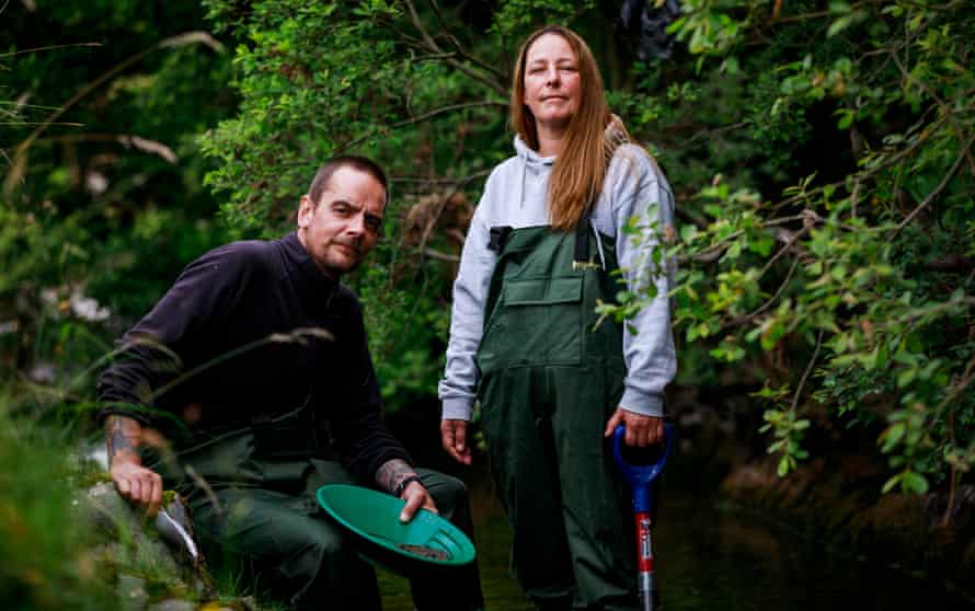 Les orpailleurs Derek McNab et Lisa Kain en Ecosse