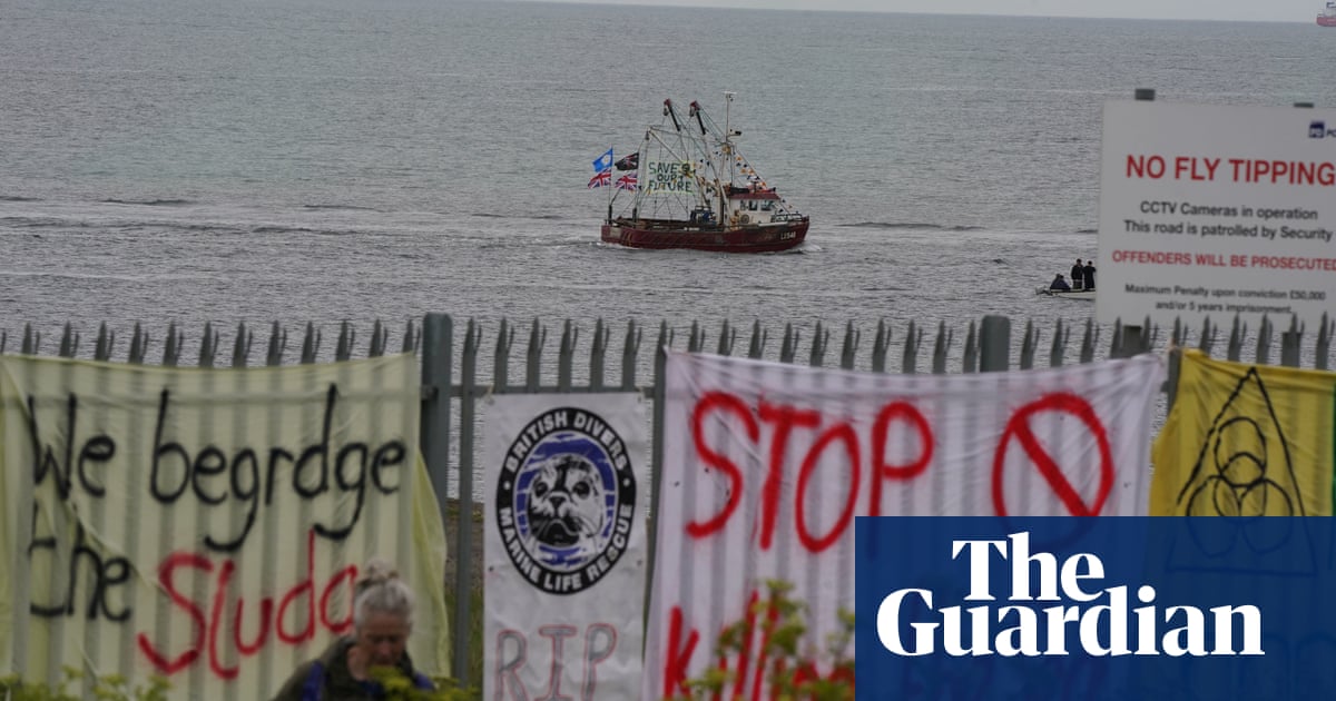 MPs call for urgent inquiry into Teesside dredging and mass crab deaths