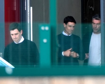 Andoni Iraola (left) leaves Liverpool’s training guidelines aft talks pinch nan nine hierarchy