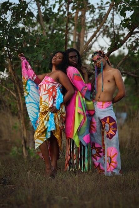 Jadene Croft, Magnolia Maymuru and Jake Powers wearing Tjarlirli and Kaltukatjara Art’s Pirriya collection