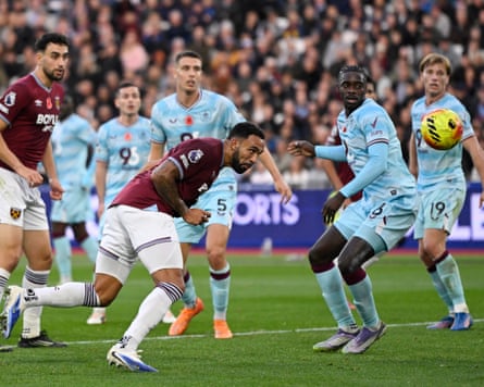 Callum Wilson heads West Ham’s first goal against Burnley.