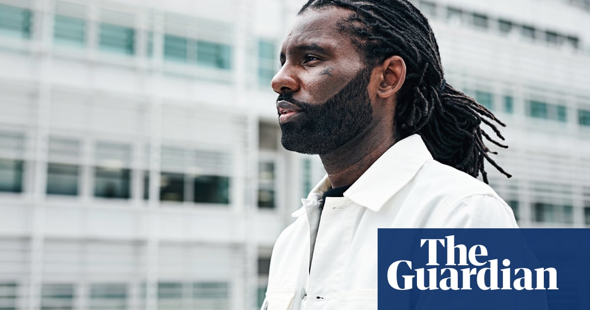 Rapper Wretch 32 shares video of police Tasering his father