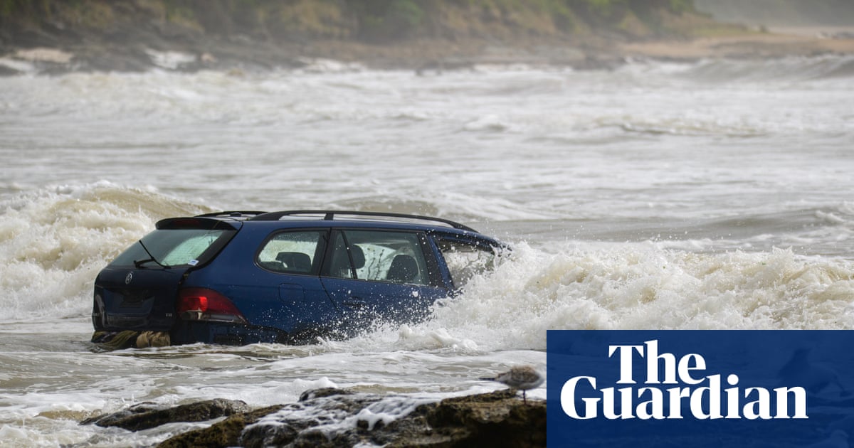Sydney awaits ‘soggiest weekend of summer’ as Victorian authorities defend flash flood warnings