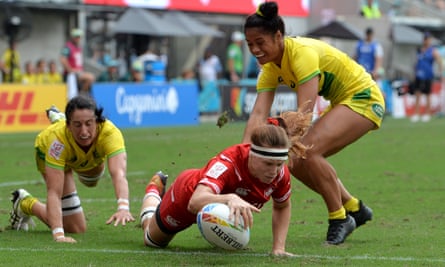 Karen Paquin fra Canada scorer et forsøk under semifinalen i Sydney Sevens 2020 mellom Australia og Canada på Bankwest Stadium 2. februar 2020.