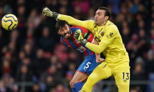 Roberto in action for West Ham against Crystal Palace in December 2019.