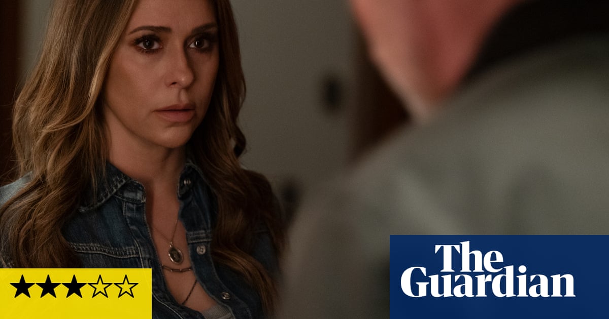 I Know What You Did Last Summer review fun 90s slasher revival hooks us back in