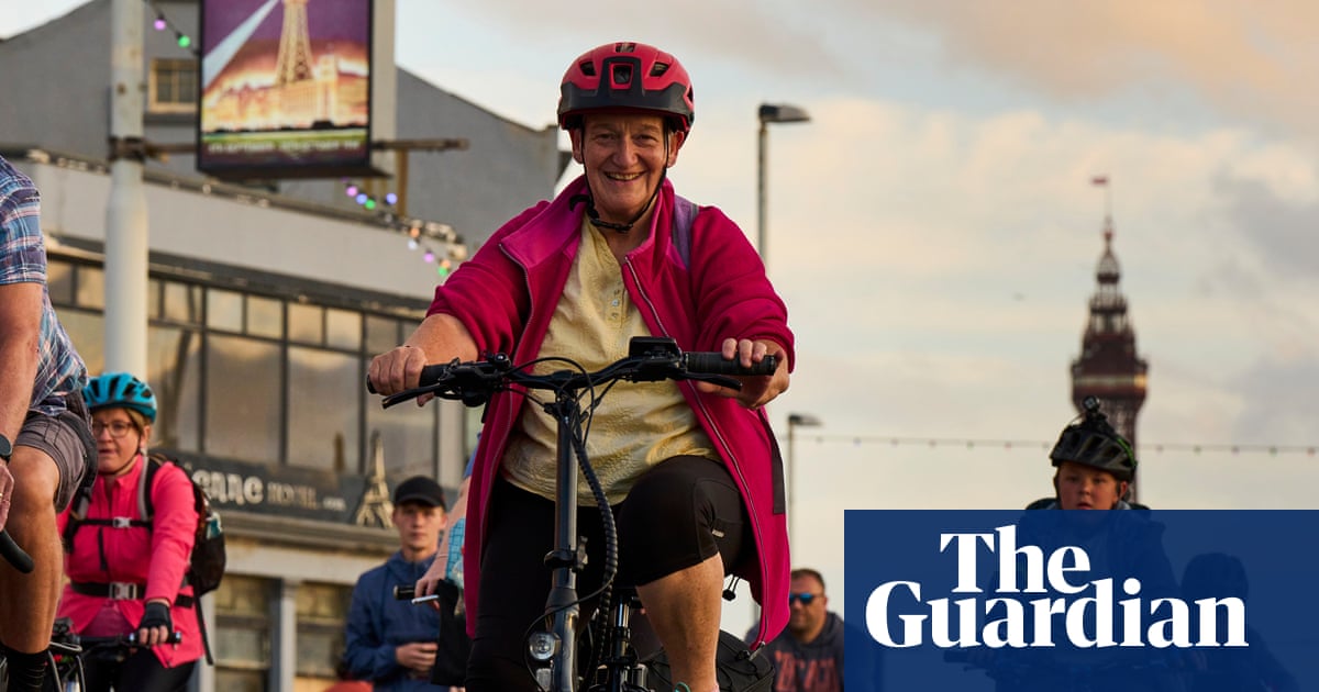 Active travel groups call for clear targets on walking and cycling in England