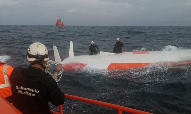 Le bateau chaviré au large de la Galice