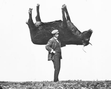 Cherry Kearton carrying a hollow ox