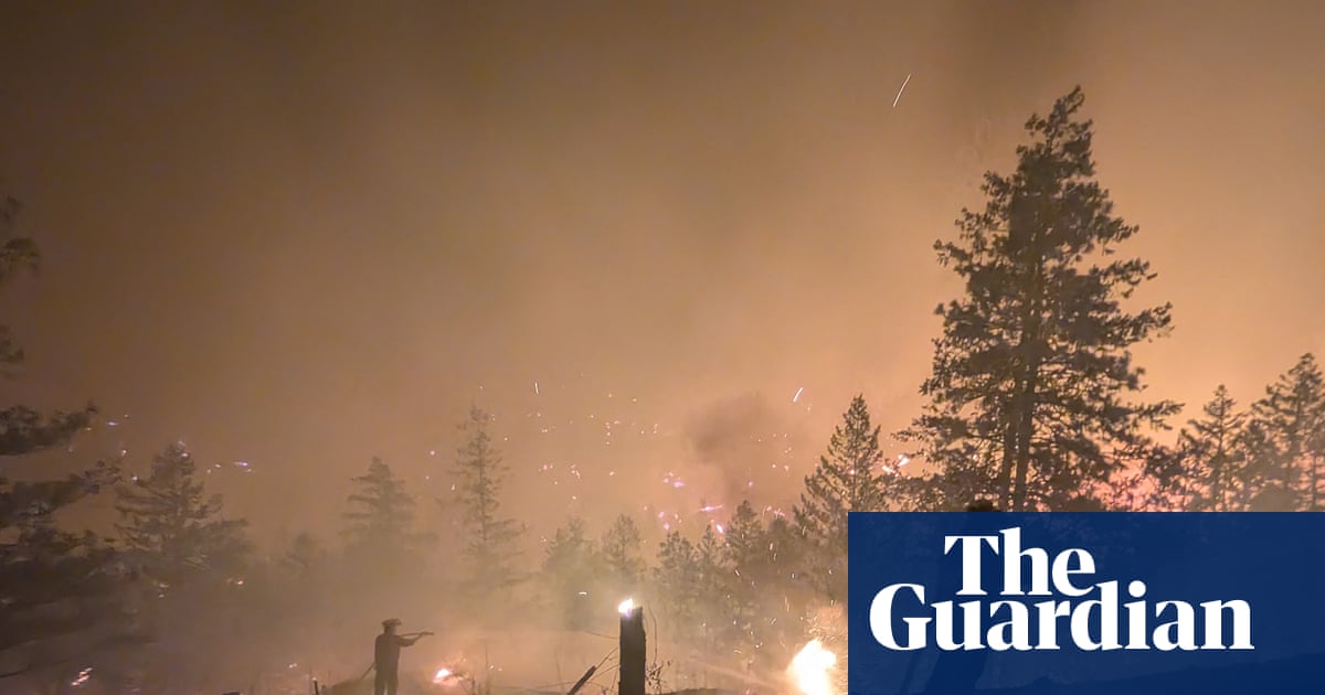 カナダ政府、数千人を避難させた「制御不能」な山火事に対応
