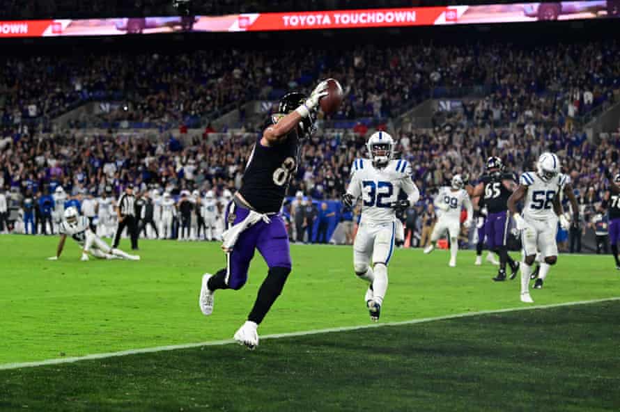 Tight end Mark Andrews scores a TD.