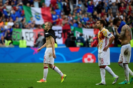 Andres Iniesta, Jordi Alba and Sergio Busquets leave the field and Spain’s reign is over.
