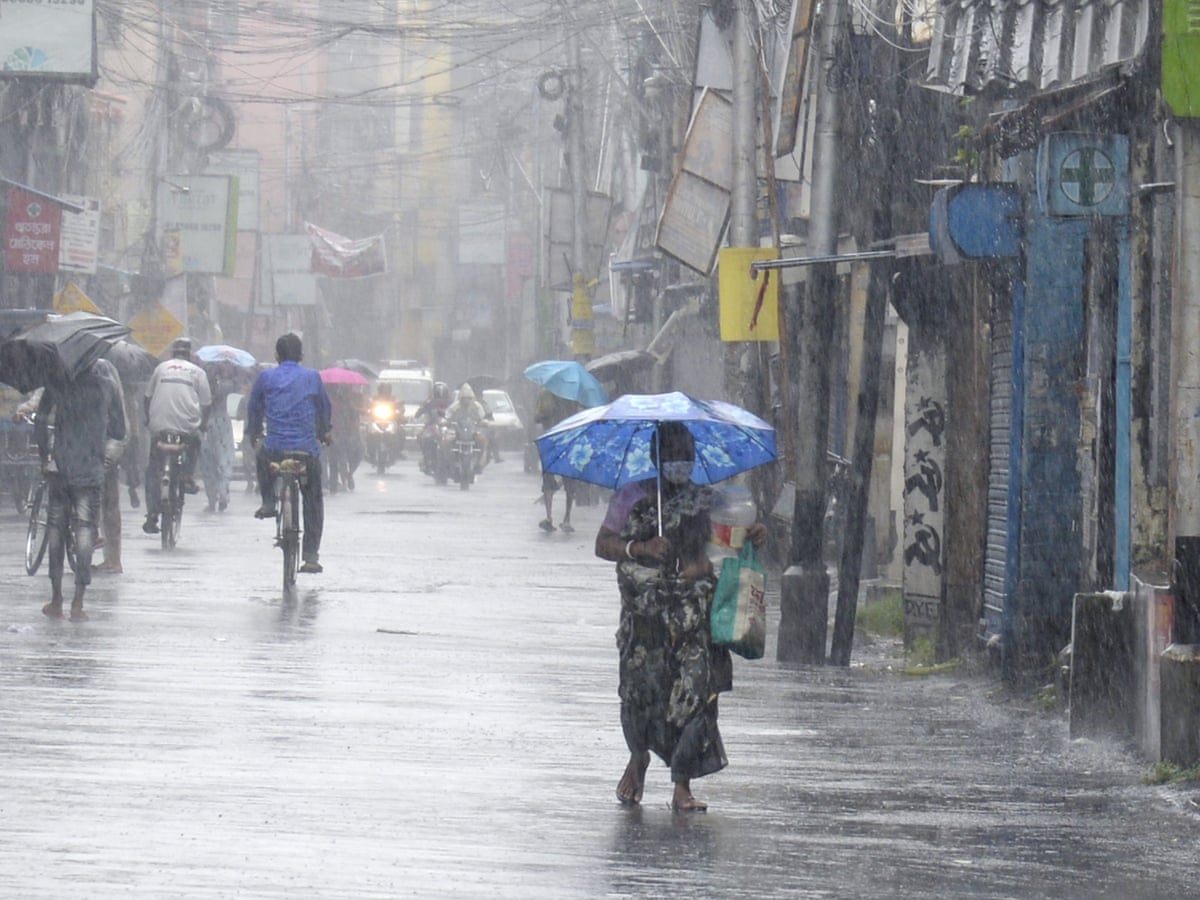 Super Cyclone Amphan Hits Coast Of India And Bangladesh World News The Guardian