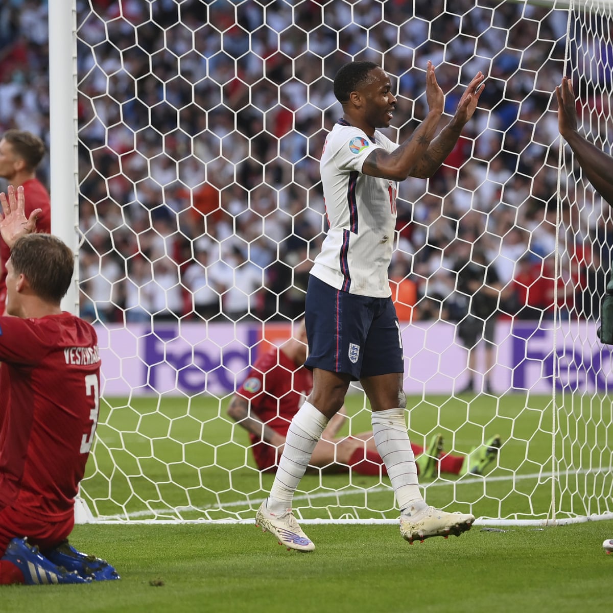 wallpapers Saka England Goal https www theguardian com football blog 2021 jul 08 sterling and saka lead charge as england throw off old anxieties