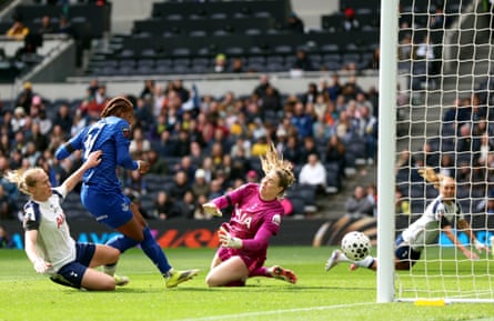 Kelly Gago tucks home Everton’s late winner at Tottenham