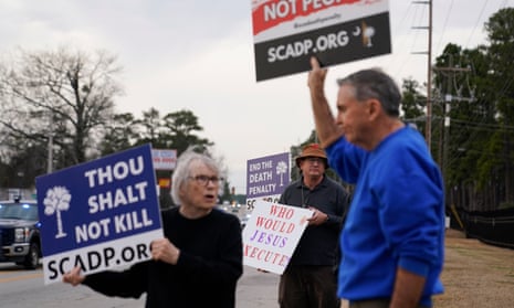 People hold up anti death-penalty signs