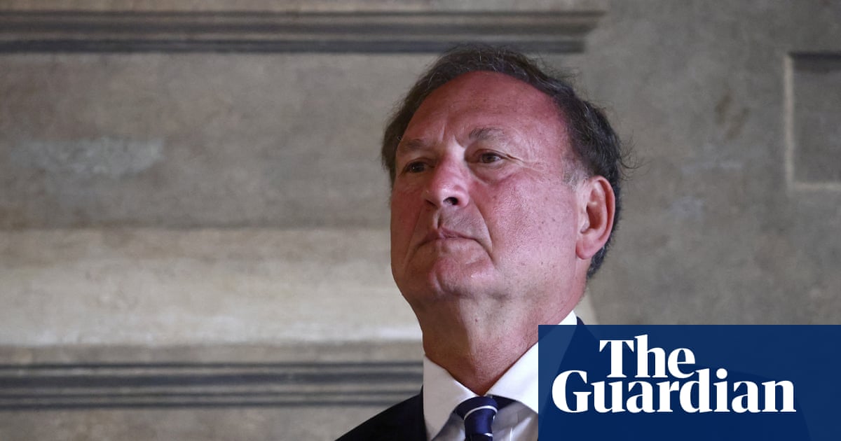 Watchdog groups urge Senate to investigate Samuel Alito over oil stock conflicts Watchdog groups urge Senate to investigate Samuel Alito over oil stock conflicts