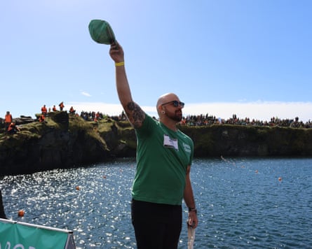Last year's men's champion. Jonny Jennings wears his signature green as he waves to the crowds.