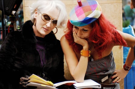 Field (right) on the set of The Devil Wears Prada with Meryl Streep. 