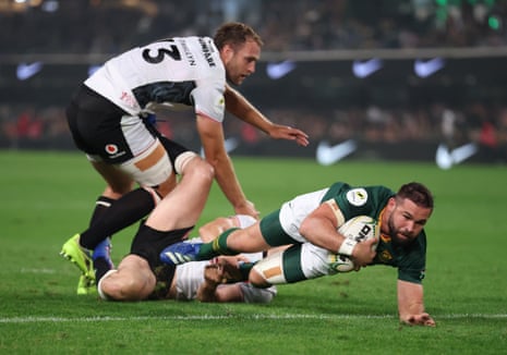 Cobus Reinach sprints over for the second