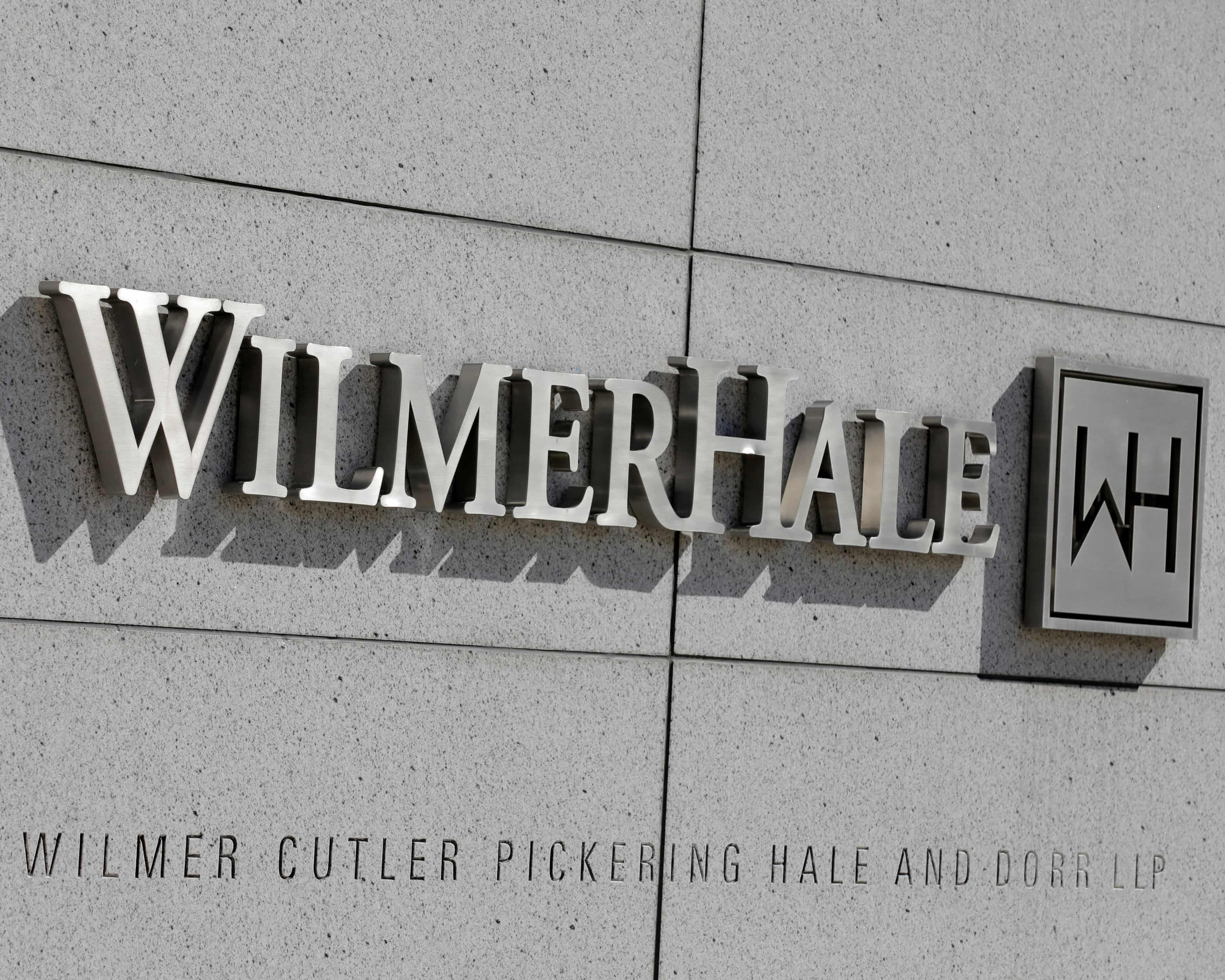 Judge strikes down Trump order that targeted US law firm WilmerHale (theguardian.com)