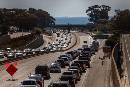 sign alerts to closure as cars drive in traffic