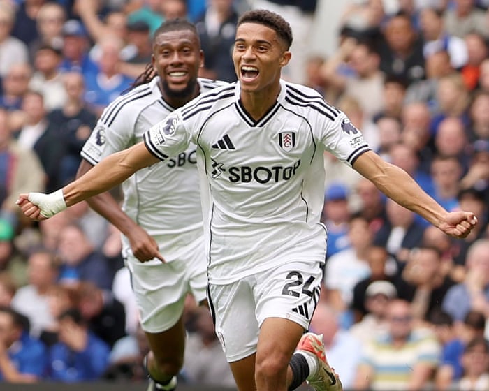 Disallowing Fulham goal at Chelsea was wrong, admits referees’ chief Howard Webb