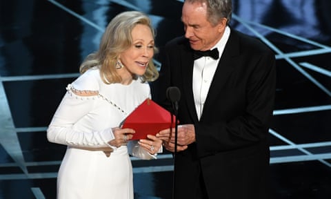 Faye Dunaway and Warren Beatty announce the best picture Oscar, to La La Land by mistake.
