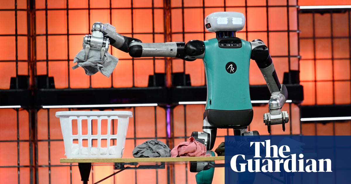 'Een splitsing in de weg': robot voor het sorteren van wasgoed stimuleert AI-hoop en angst op Europa's grootste tech-evenement | Kunstmatige intelligentie (AI) 'Een splitsing in de weg': robot voor het sorteren van wasgoed stimuleert AI-hoop en angst op Europa's grootste tech-evenement | Kunstmatige intelligentie (AI)