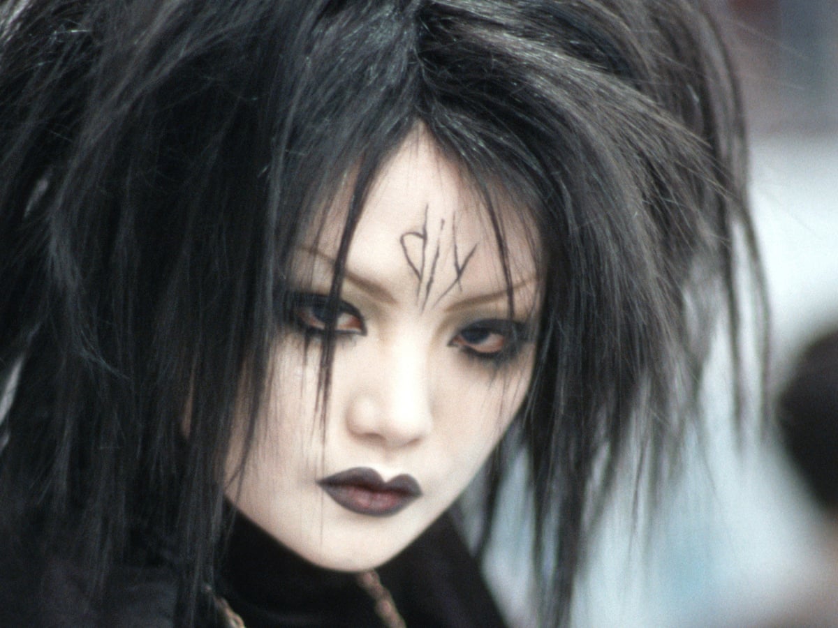 China's goths protest after woman told to remove 'distressing' make-up on subway | China | The Guardian China's goths protest after woman told to remove 'distressing' make-up on subway | China | The Guardian