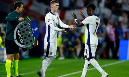 England’s Cole Palmer comes on for Bukayo Saka