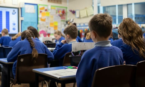 Bigger classes harming pupils' progress, say 9 in 10 UK teachers, Education