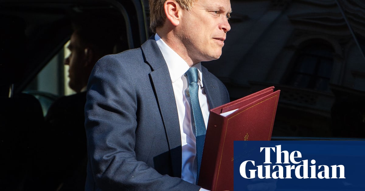 Man passed details on minister to police posing as Russian spies, UK court told