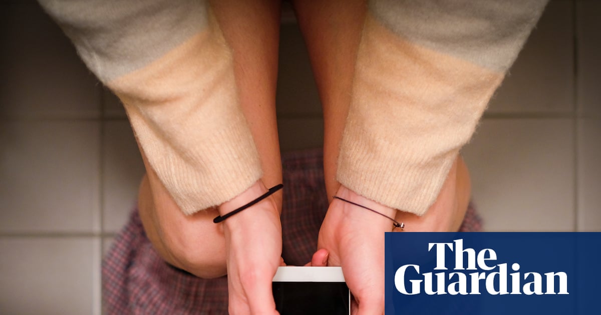 Set a two TikTok toilet limit to reduce haemorrhoid risk, doctors advise