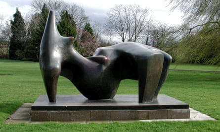 Reclining Figure 1969-70, a huge bronze by Henry Moore.