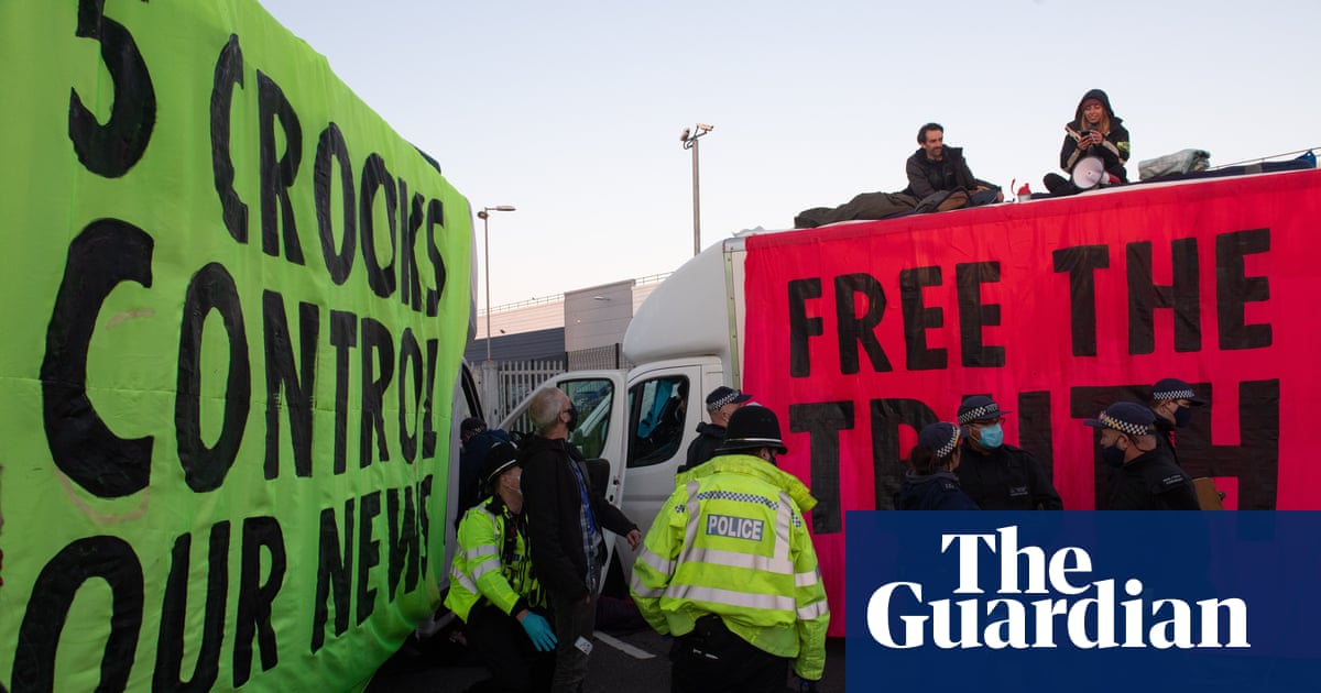 Boris Johnson accuses Extinction Rebellion of trying to limit public access to news