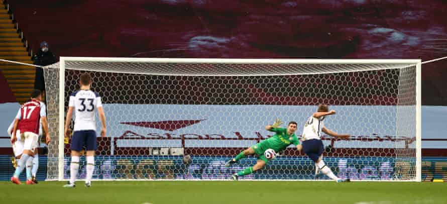 Kane scores from the penalty spot.